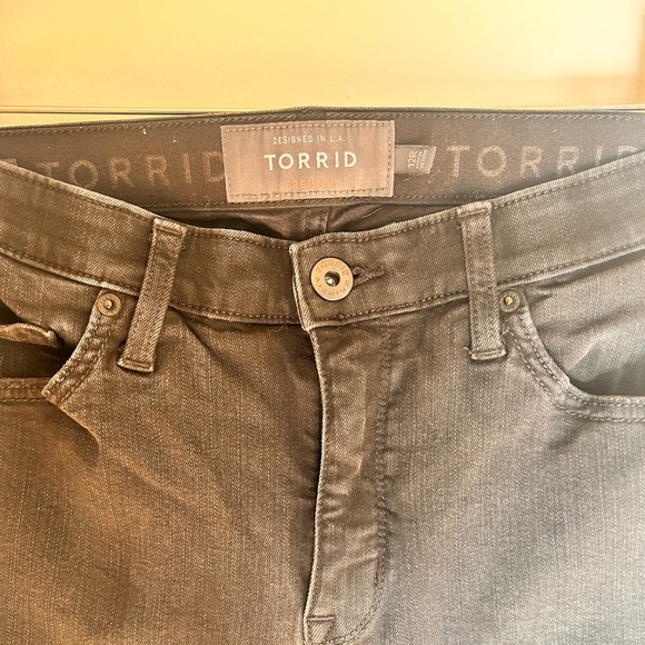 Torrid Size 12R Sky High Skinny Distressed Jeans in Black - Picture 3 of 7